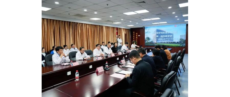 深圳凯发天生赢家一触即发首页集团代表团前往沈阳医学院附属中心医院召开调研研讨，共同探寻生命健康产业合作新机遇